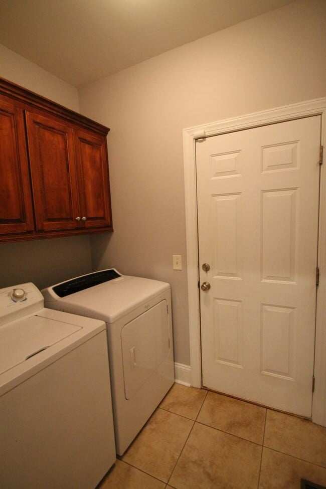 Building Photo - Exclusively Offered By Muse Realty Rentals, LLC