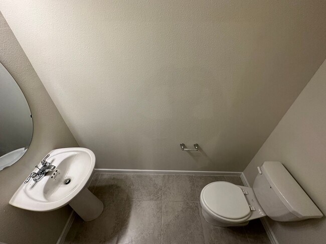 Building Photo - 3 Bedroom, 2.5 Bath Town Home in Winter Park!