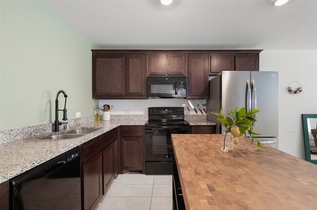 Building Photo - 6611 Coulter Dr