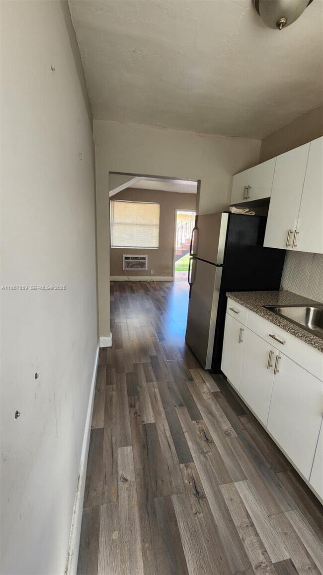 Building Photo - 1761 Ali Baba Ave