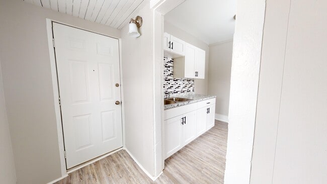 Building Photo - 4500 W 39th St