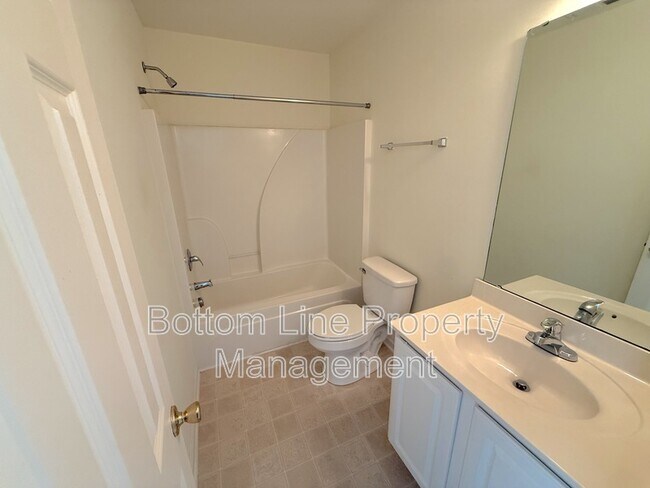 Building Photo - 5703 Erin Dr