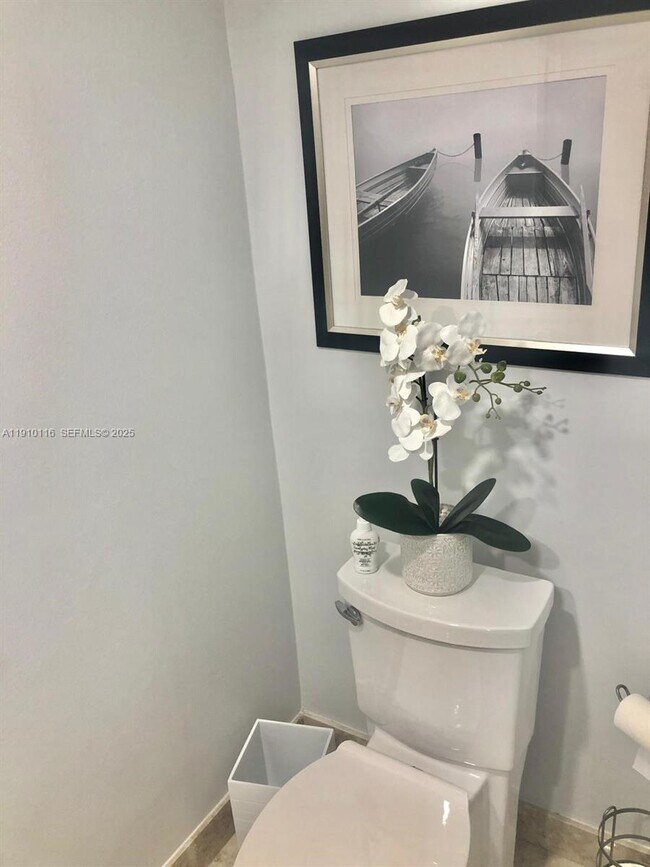 Building Photo - 1717 N Bayshore Dr