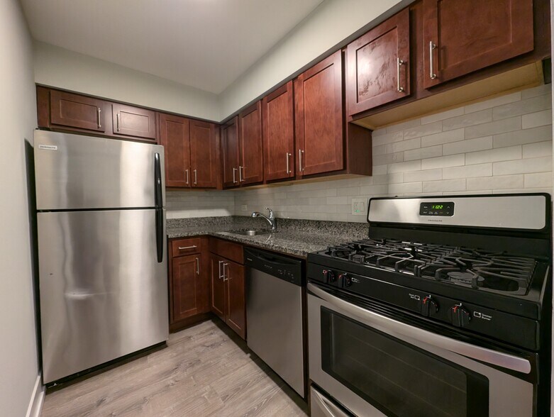 Building Photo - 511 W Barry Ave