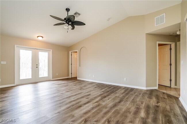 Building Photo - 1535 SE 42nd Terrace