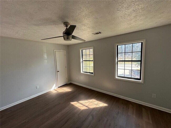 Building Photo - 880 Five Forks Trickum Rd SW