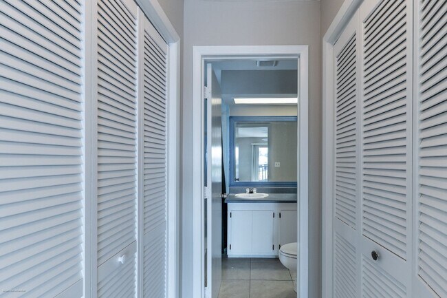 Building Photo - WATERFRONT- 2-BEDROOMS, 2-BATH- PUNTA GORD...