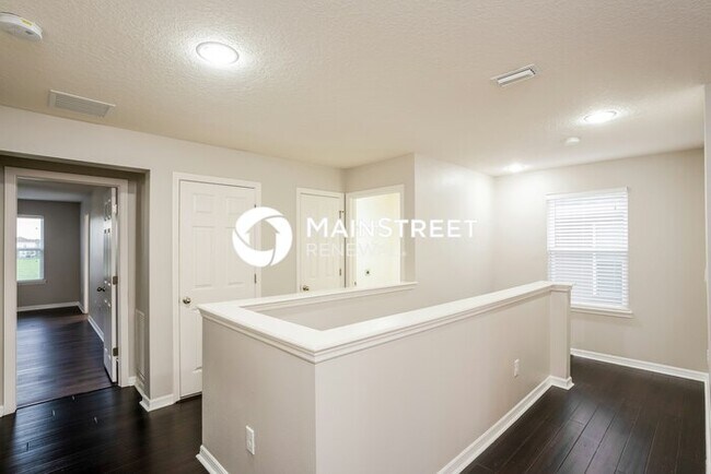 Building Photo - 4 Bedroom Pet-Friendly Home in Ruskin, FL with Main Street Renewal