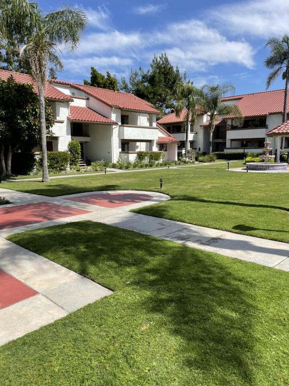 Building Photo - 6386 W Lincoln Ave