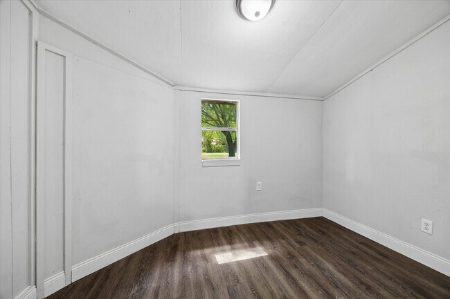 Building Photo - 21197 Live Oak St