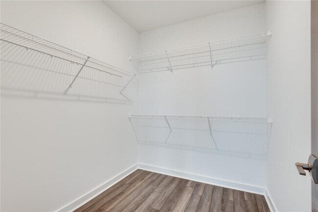 Building Photo - 513 Burton Dr