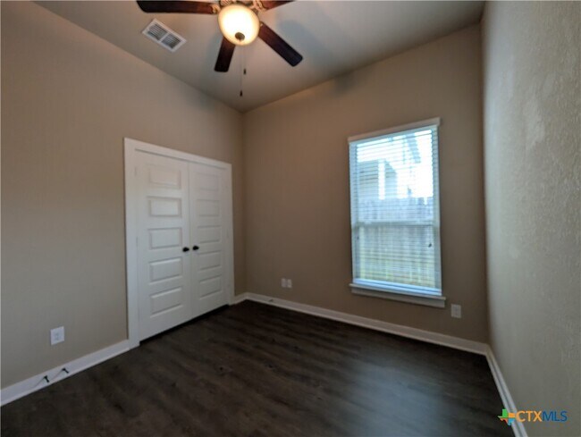 Building Photo - 2213 Avery Village