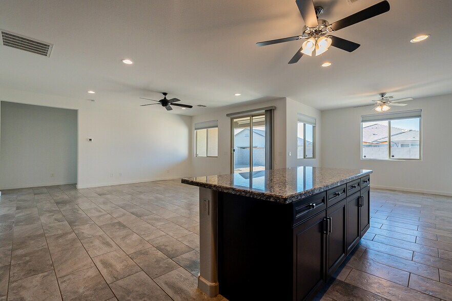 Building Photo - 15877 W Mauna Loa Ln