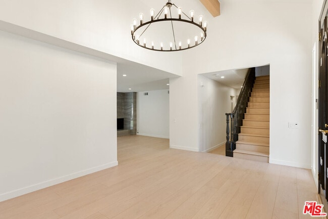 Building Photo - 4933 Collett Ave