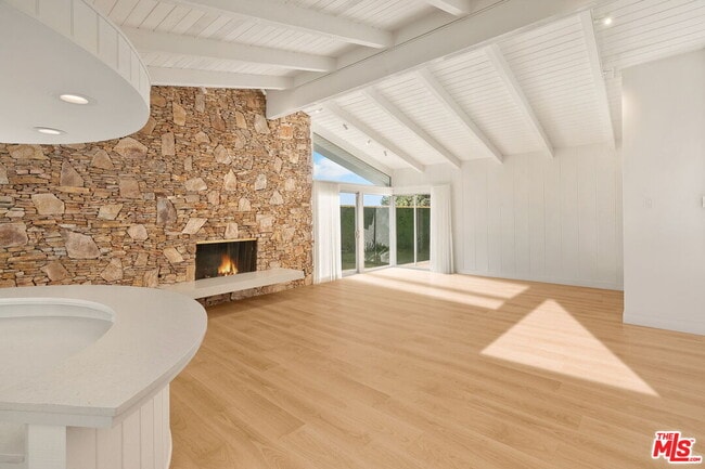 Building Photo - 650 N Tigertail Rd