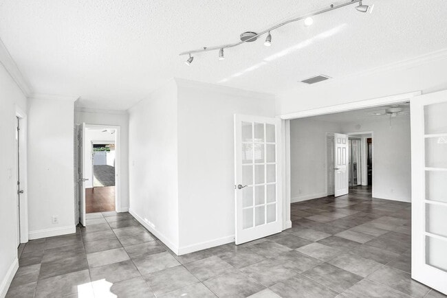 Building Photo - 2632 SE 10th Ct