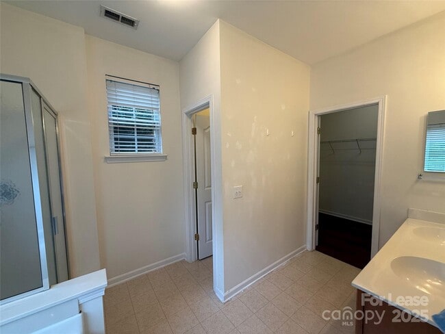 Building Photo - 11042 Woods Corner Ct