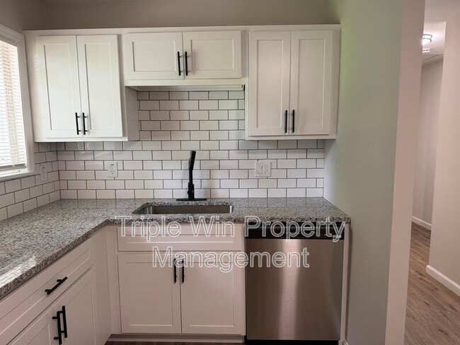 Building Photo - 2245 Lindsay Ln