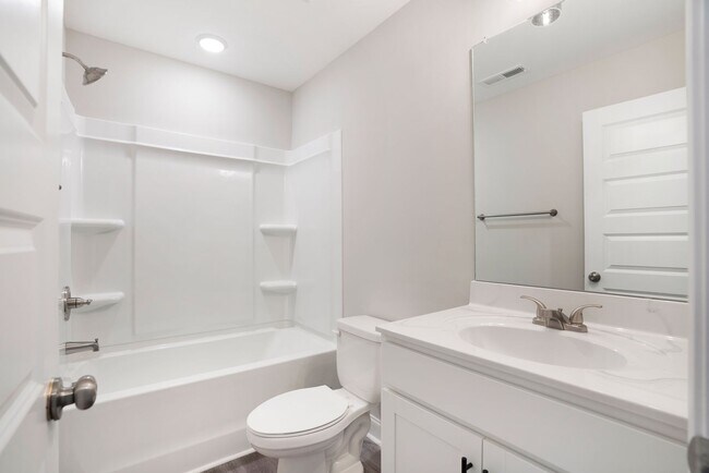 Building Photo - Excell Pointe 2 Bedroom Townhomes