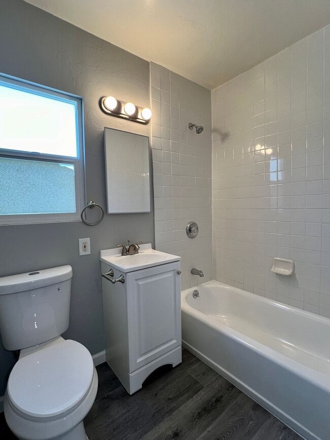 Building Photo - Beautiful Remodeled 1-Bedroom Cottage w/Central A/C and Parking in Hillcrest