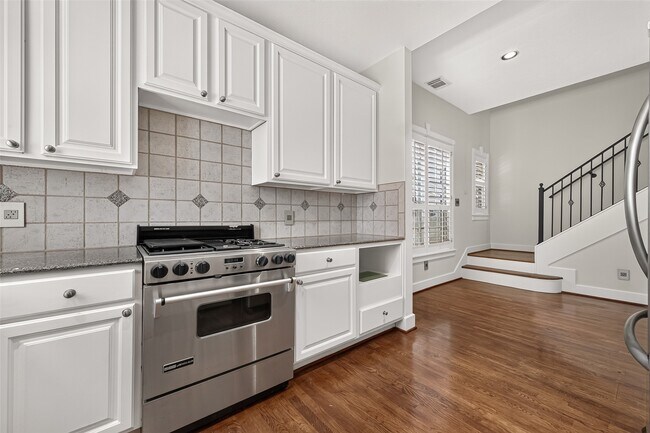 Building Photo - 6308 Schuler St