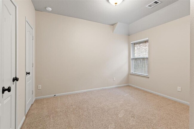 Building Photo - 17211 Rookery Ct