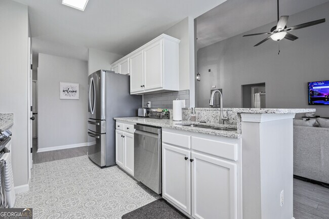 Building Photo - 11 Cobblestone Dr NW