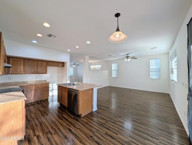 Building Photo - 3848 E Pollack St