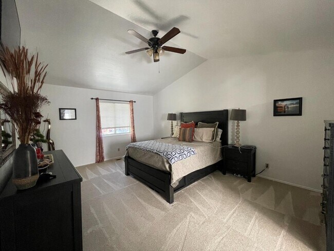 Building Photo - 1242 Eastridge Cir