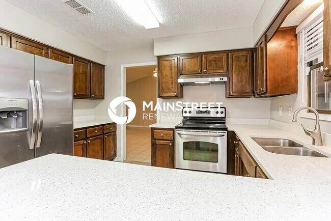 Building Photo - 4 Bedroom Pet-Friendly Home in FLEMING ISLAND, FL with Main Street Renewal