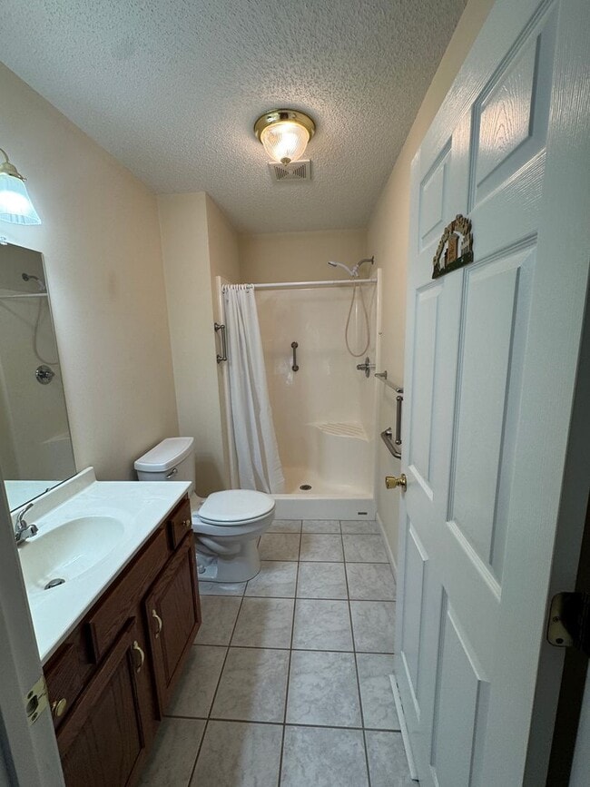 Building Photo - Charming Updated Townhouse in Bristol, VA