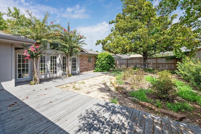 Building Photo - 7215 Alderney Dr