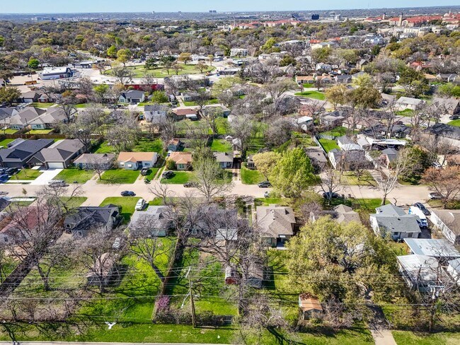 Building Photo - 2837 S Hills Ave