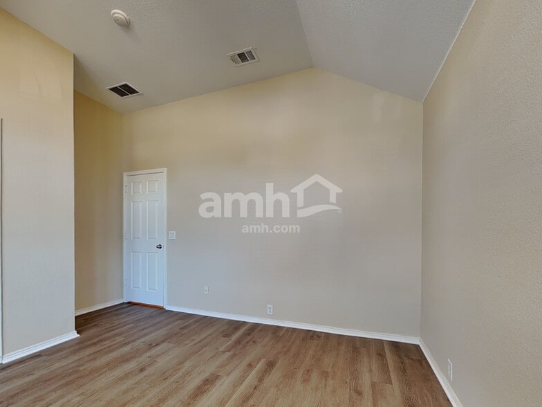 Building Photo - 1216 Mule Deer Dr