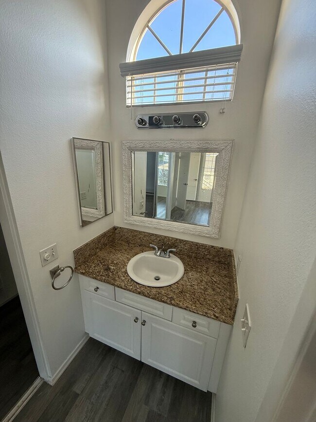 Building Photo - **Charming 1bed 1bath Condo located in the...