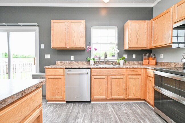 Building Photo - 5469 Fairford Ct