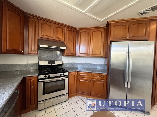 Building Photo - Quiet Beautiful 3 Bed, 2.5 Bath Property Near UCSC