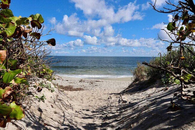 Building Photo - 103 W Sandpiper Cir