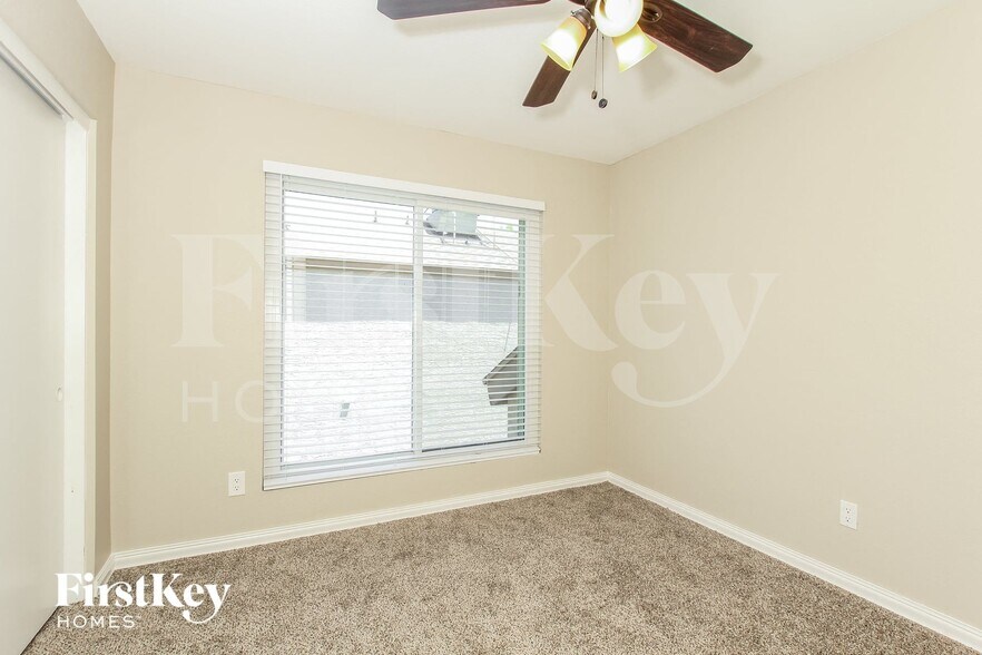 Building Photo - 521 E Wescott Dr