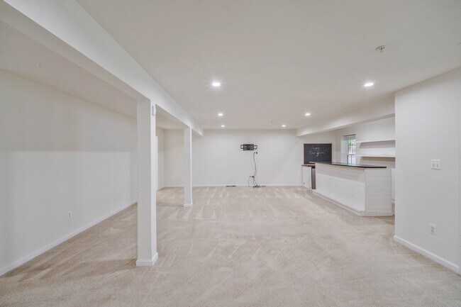 Building Photo - 3461 Eagle Ridge Dr