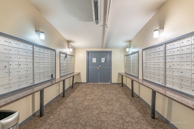 Building Photo - 500 S Clinton St