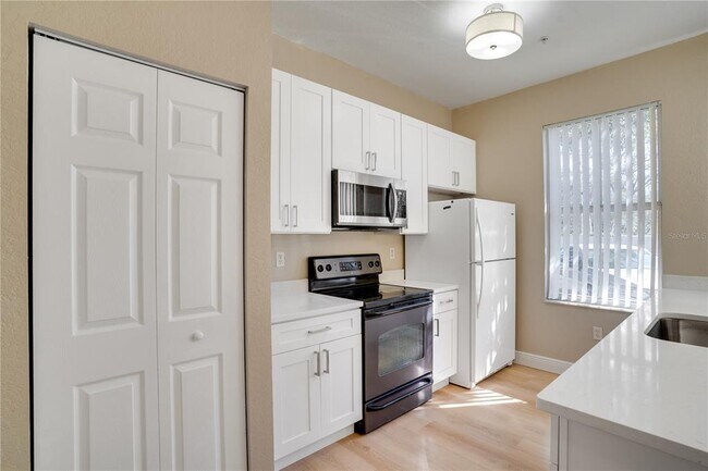 Building Photo - 5028 Sunridge Palms Dr