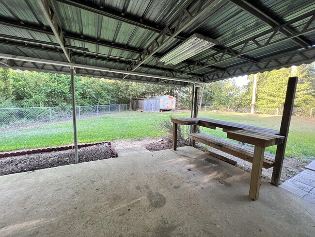 Building Photo - 69 Rainbow Rd