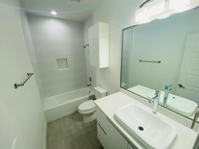 Building Photo - 1623 W. Marlin St Apt 3
