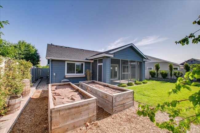 Building Photo - Warm & Welcoming Kuna Rental
