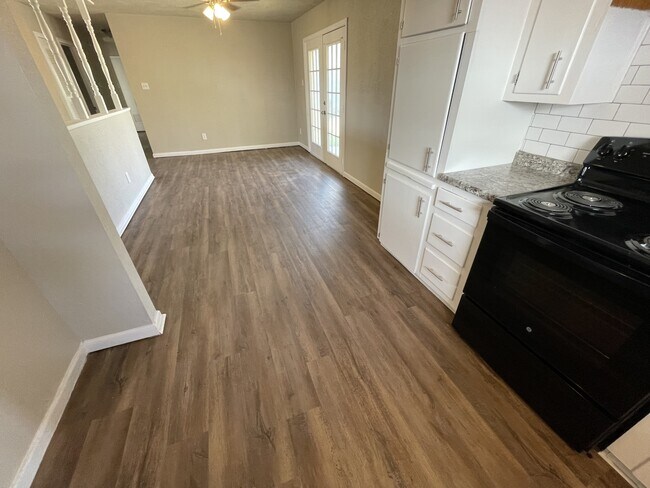 Building Photo - 606 Bangor Ave