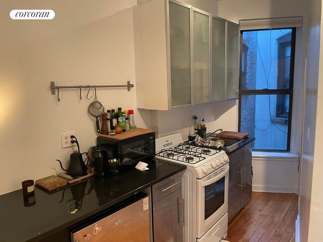 Building Photo - 131 W 116th St