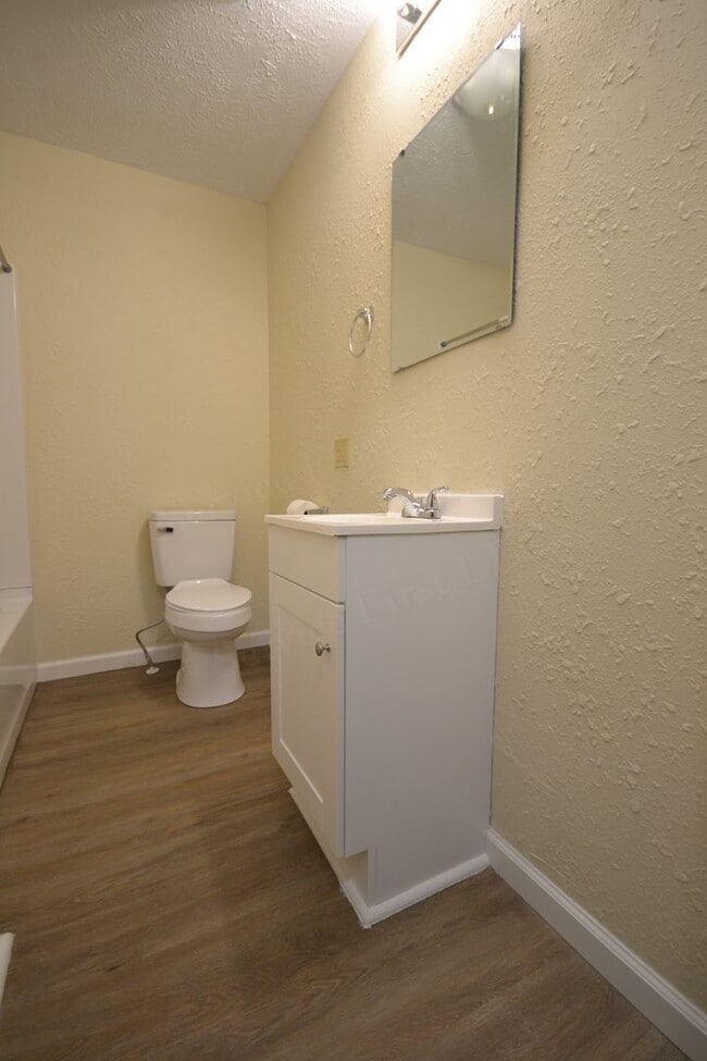 Building Photo - 2 Bed 1 Bath 900 SQFT Home in Bolivar!