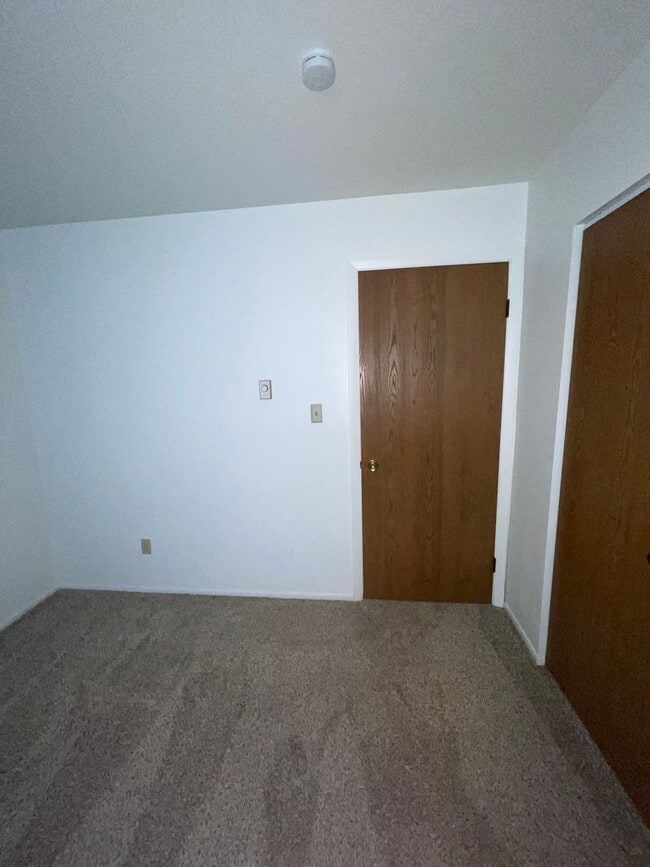 Building Photo - Sycamore Greens Apartments - Apply Today.
