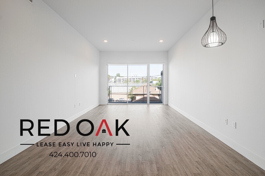 Building Photo - 1331 W 7th St